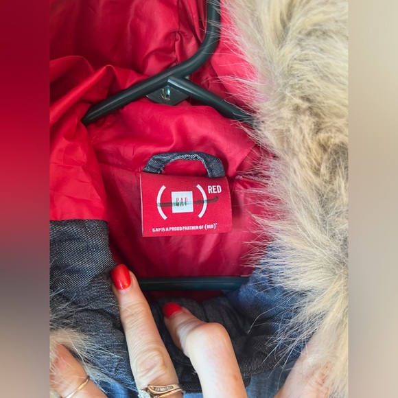 Gap x (RED) fur-trim puffer vest - Picture 3 of 13